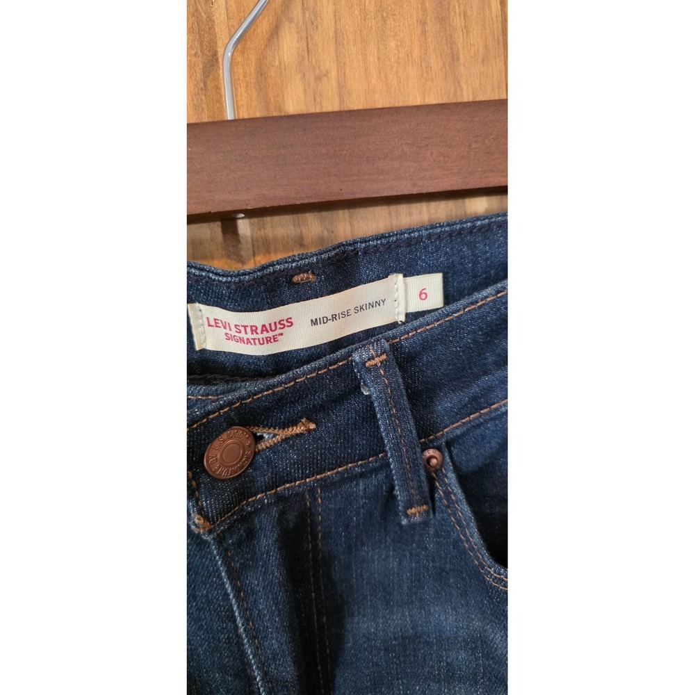 NWT Levi's Jeans Womens 6 Blue Mid-Rise Slim Through Hip & Thigh Skinny Soft - Picture 3 of 7